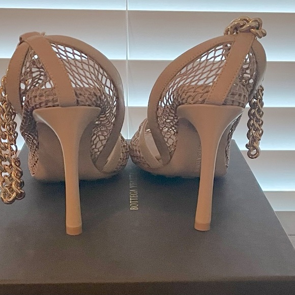 New / Never Worn BOTTEGA VENETA beige Mesh Nappa Chunky Chain Sandals / Pumps - Picture 4 of 16